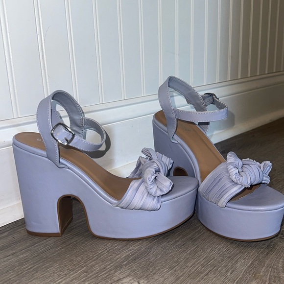 Periwinkle platform heels with bow - Picture 2 of 4